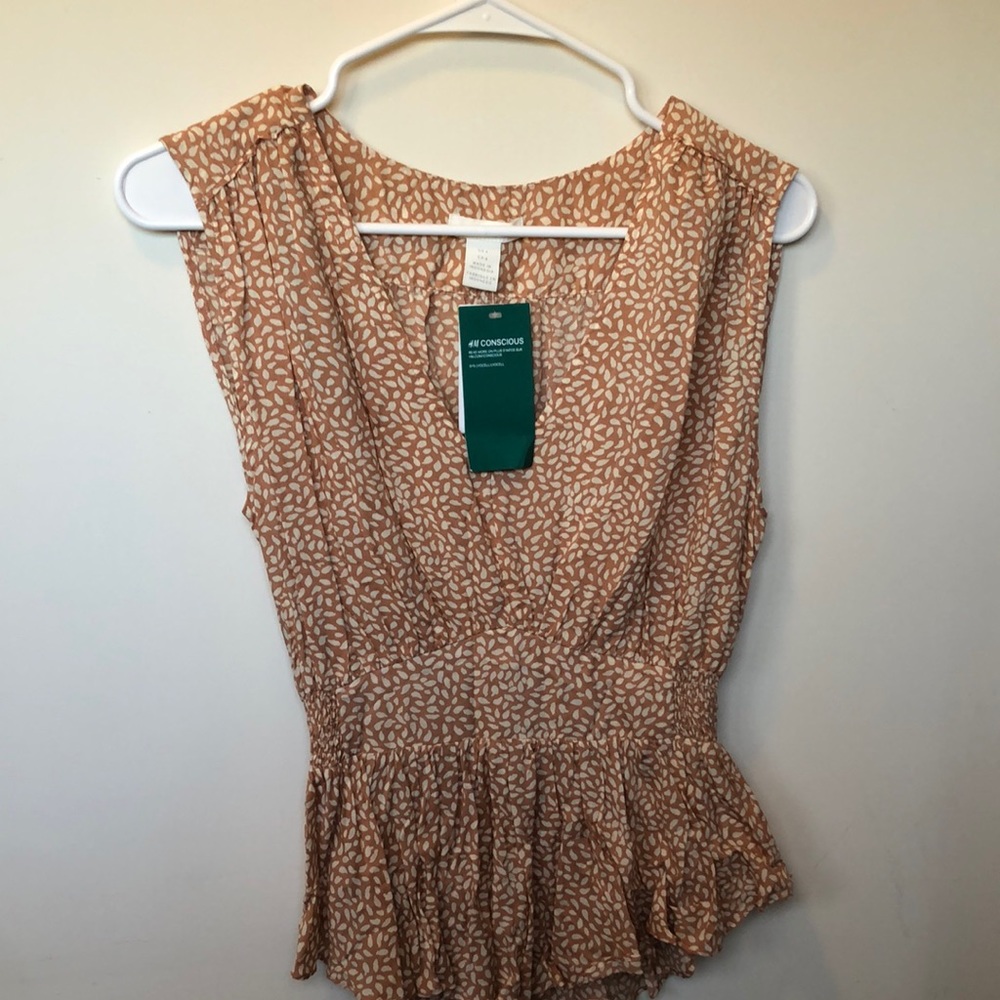 H&M Ruffle Top - Picture 3 of 7